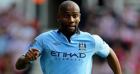 卡斯尔成马刺队史第三位在21岁以下得到30+10+5的球员（21岁前砍下30+10+5，卡斯尔成马刺史上第三人）