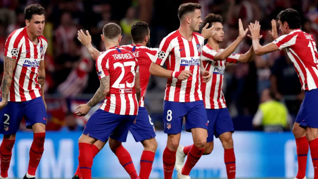 老将关键铲断救险，成全场转折点（老将神勇铲断化险，成为比赛拐点）