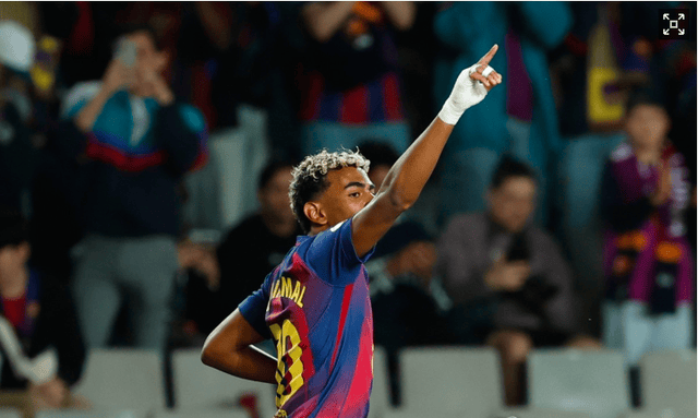 氛围轻松，维尼修斯在训练中穿裆主帅阿隆索（轻松一刻：维尼修斯训练场穿裆主帅阿隆索）