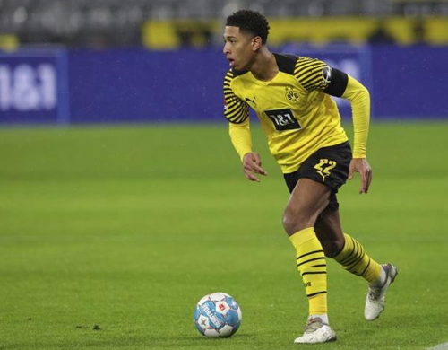 关键球打成后教练激动怒吼（关键球命中，主帅激动怒吼）