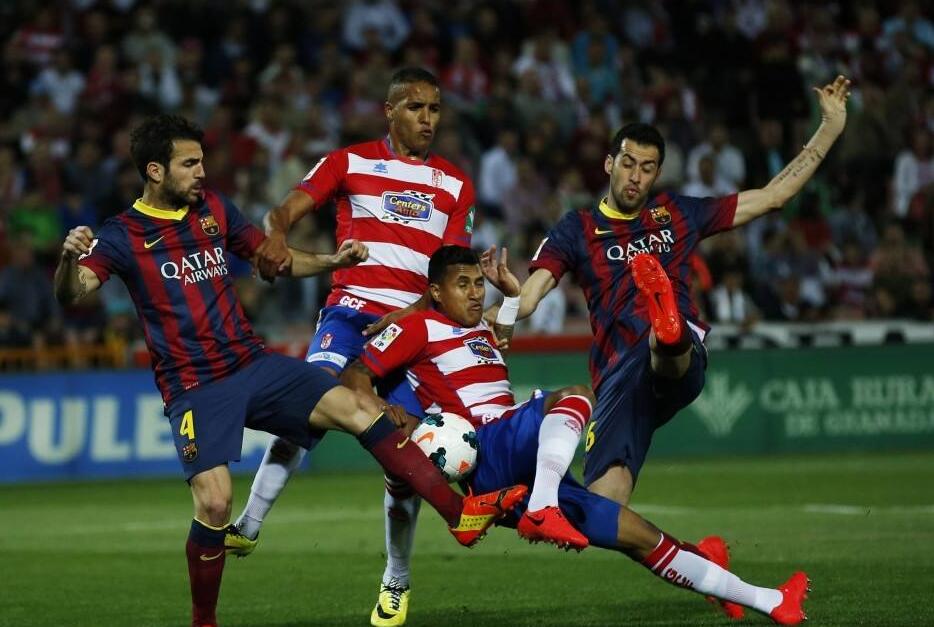 赛后留在狼队主场加练的曼联替补们！ 加油！（曼联替补赛后留守狼队主场加练，继续加油！）