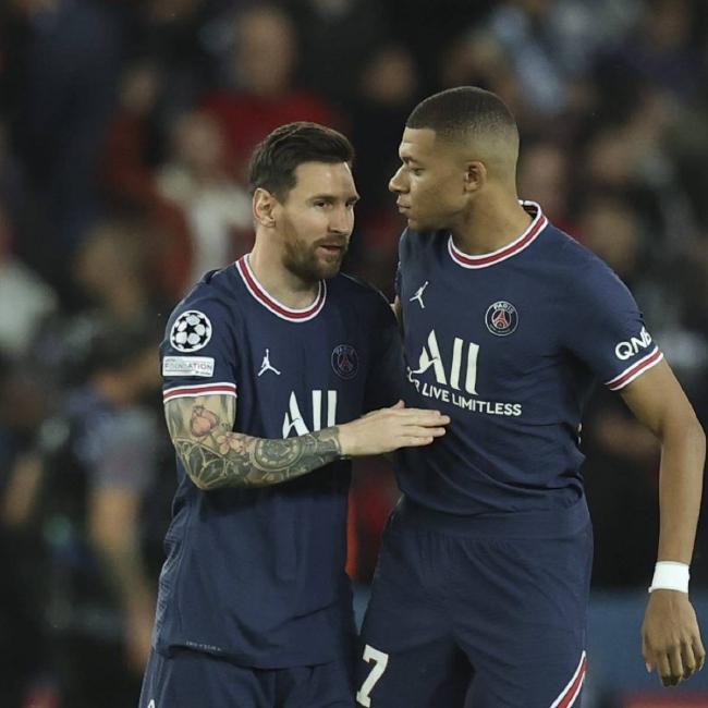 三连败！利物浦1-4埃因霍温Liverpool 1-4 PSV 🥶（利物浦吞下三连败：1-4不敌PSV埃因霍温 🥶）