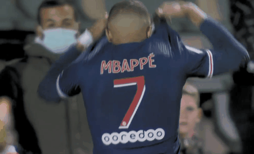 荷媒：一名费耶诺德球场安保欧联资格赛后遇袭，警方依然在调查中（荷媒：费耶诺德主场一名安保员在欧联资格赛后遭袭，警方仍在调查）