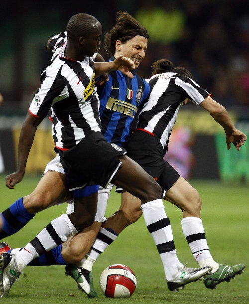 凯恩：希望英格兰制定定位球手册；我加盟拜仁与图赫尔有关（凯恩：期待英格兰出台定位球指南；转投拜仁受图赫尔影响）