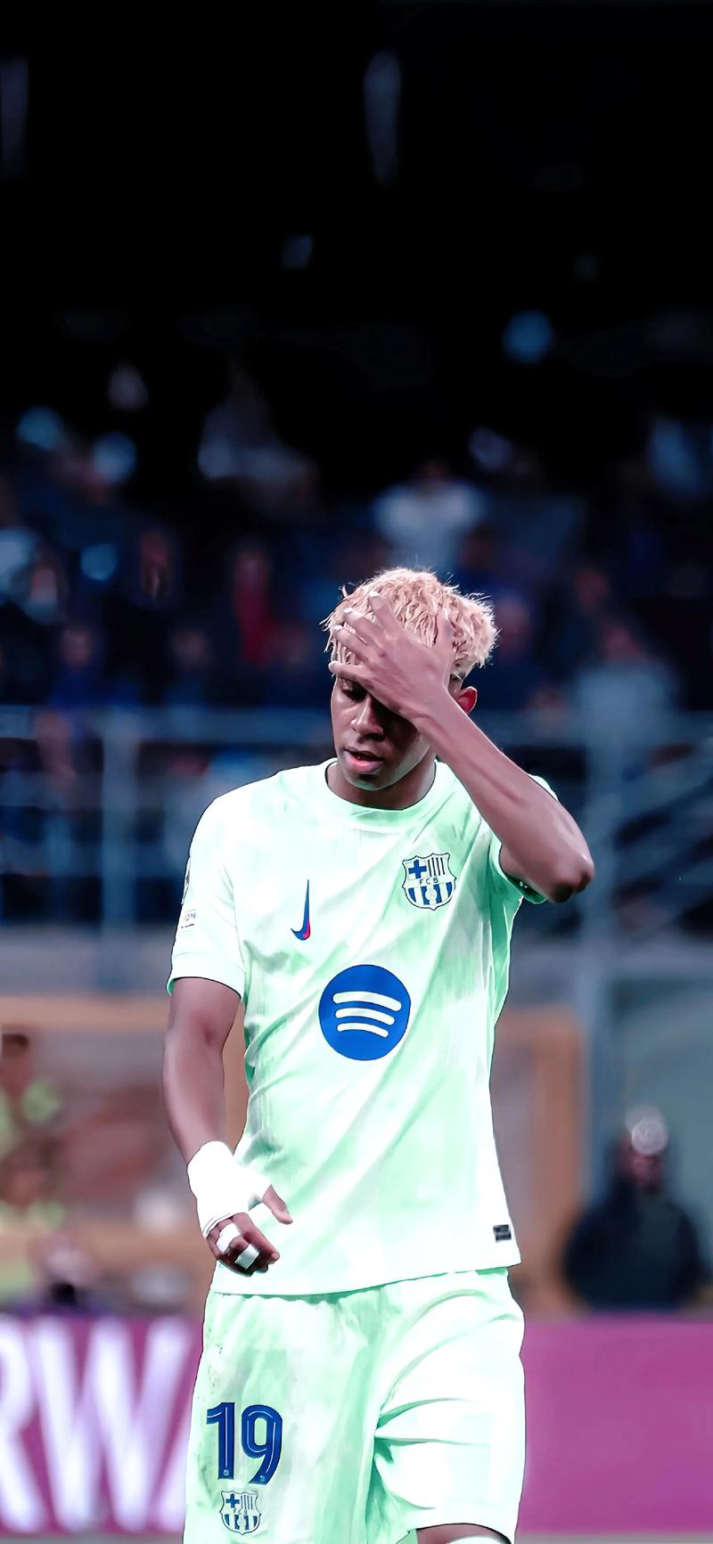 浓眉重返五号位！基德：他别无选择，为了球队他愿意付出一切（浓眉重回五号位！基德：唯此一途，他愿为球队倾尽所有）