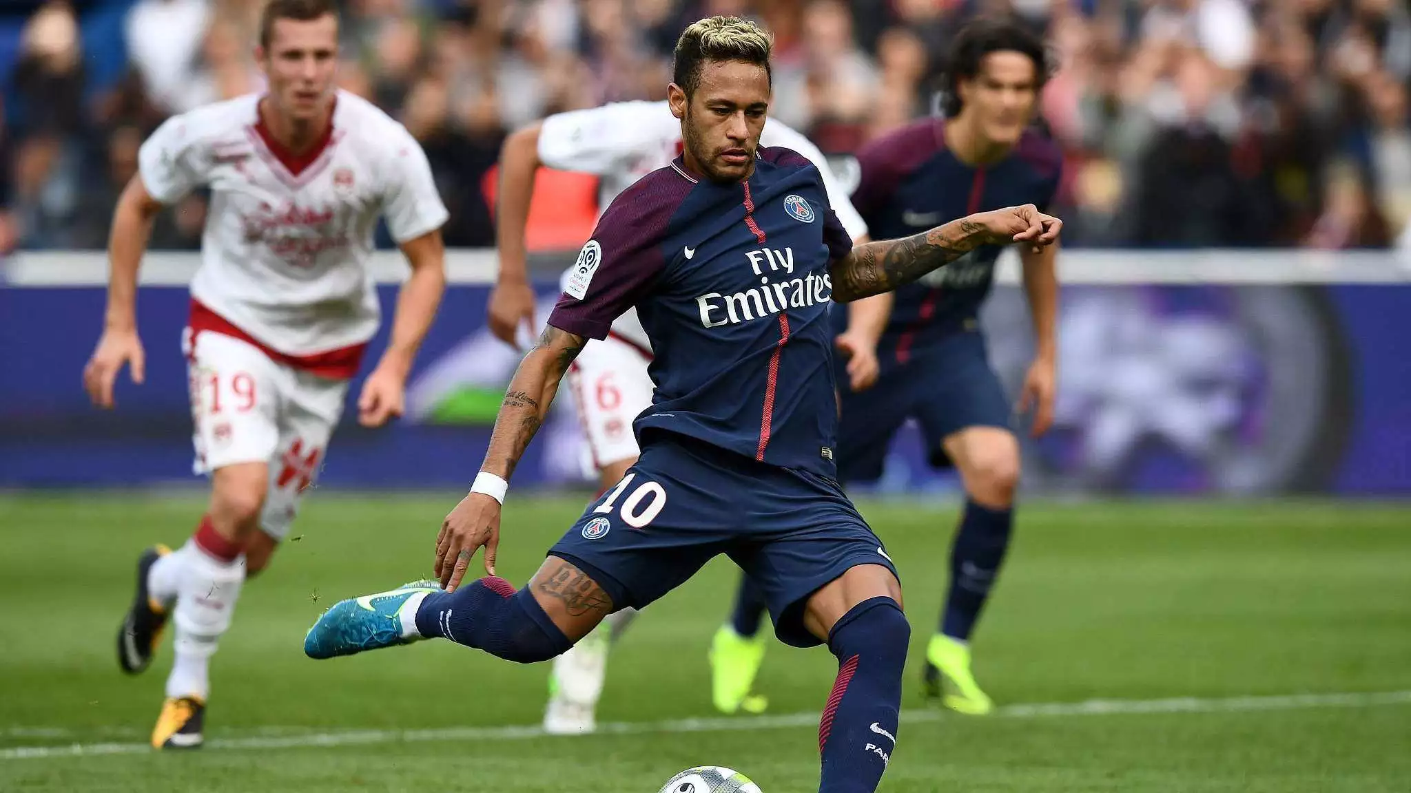 乱战高手！张宁13中7得到21分7篮板2助攻（张宁火力全开：13投7中砍下21分7篮板2助攻）