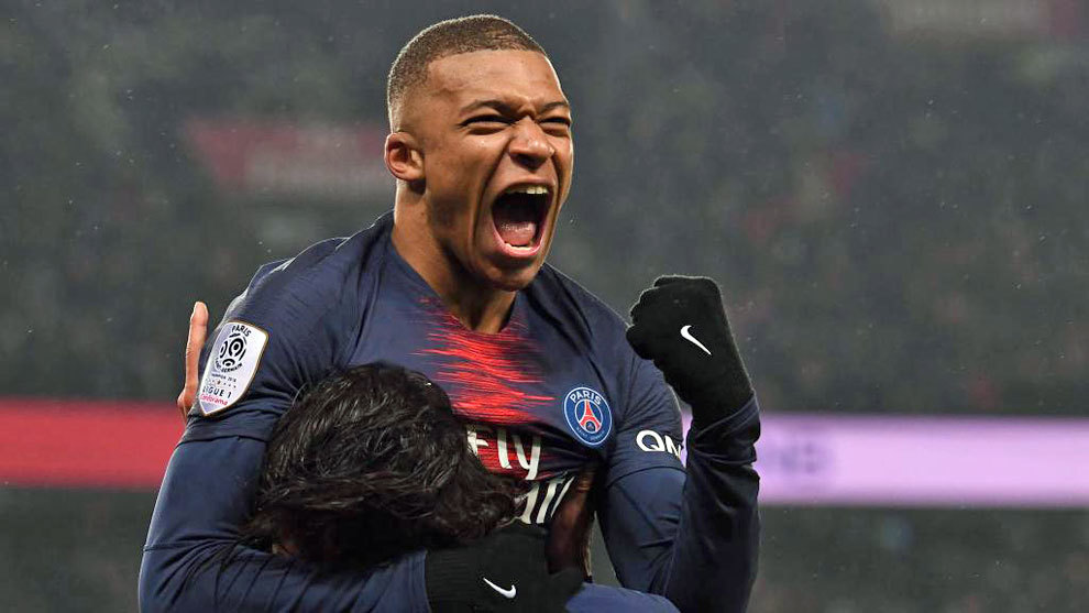 主裁：夸安萨拉拽丘库埃梅卡没判罚？这是极轻微、无效的拉拽（主裁回应夸安萨拉拉拽丘库埃梅卡未判：接触极轻微，拉拽无实质影响）