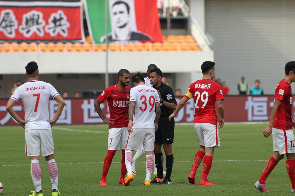 马德兴：中国足球管理组织没上道，没有协调好内卷和外战矛盾（马德兴：中国足球管理层治理失当，未妥善协调内卷与外战之间的矛盾）