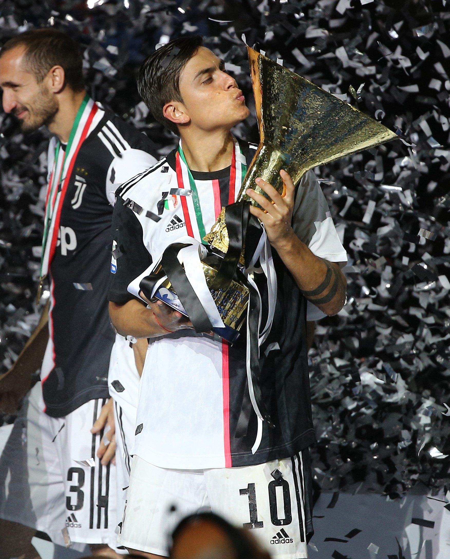 官方：奥尔莫左肩脱臼，预计将伤缺一个月（官方确认：奥尔莫左肩脱臼，预计休战约1个月）