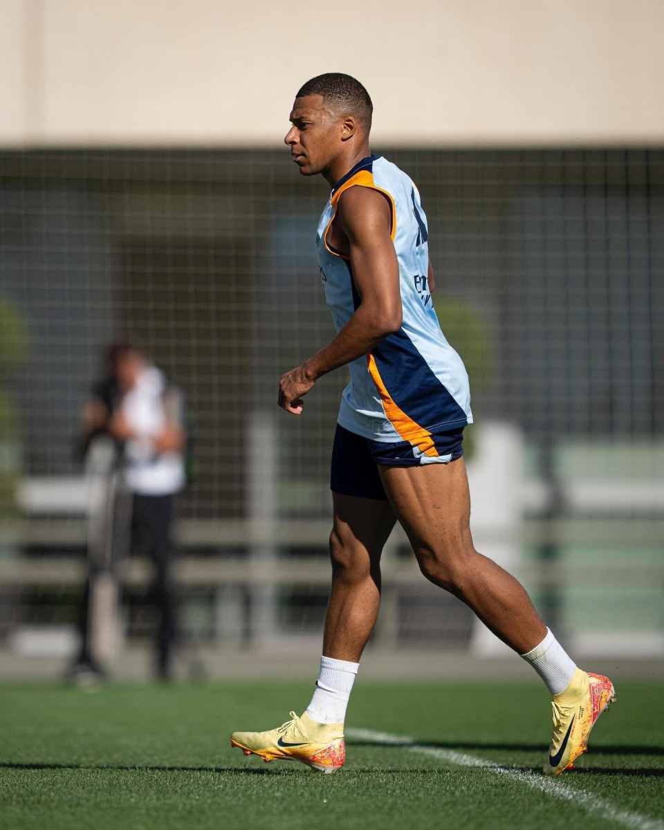 记者：孔蒂和那不勒斯的关系依然紧张，后者已经接触莫塔（记者：孔蒂与那不勒斯关系仍紧绷，那不勒斯方面已接触莫塔）