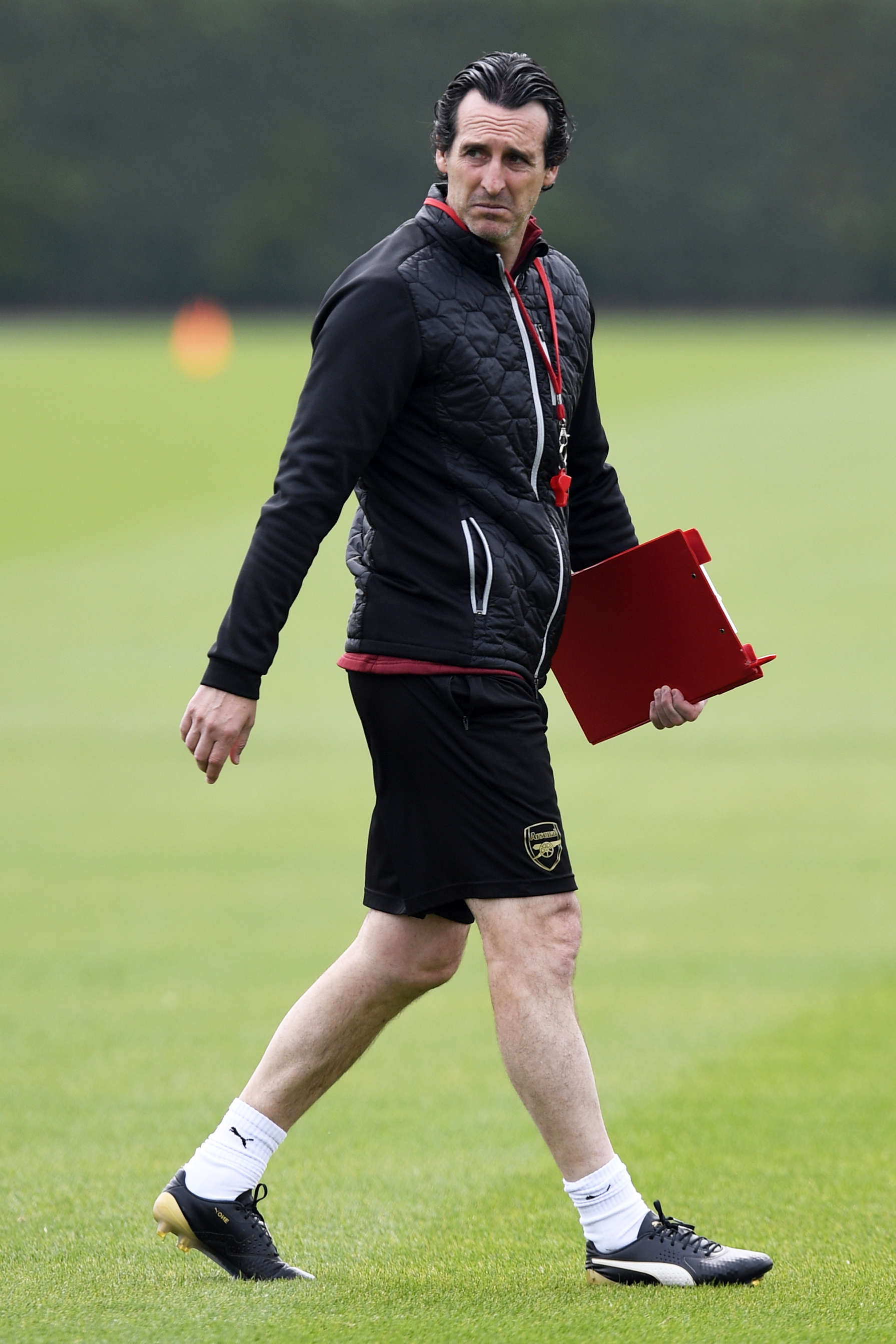 TA：塞梅尼奥冬窗首选下家为曼城，他渴望赢得冠军奖杯（TA：塞梅尼奥冬窗更倾向加盟曼城，渴望捧起冠军奖杯）